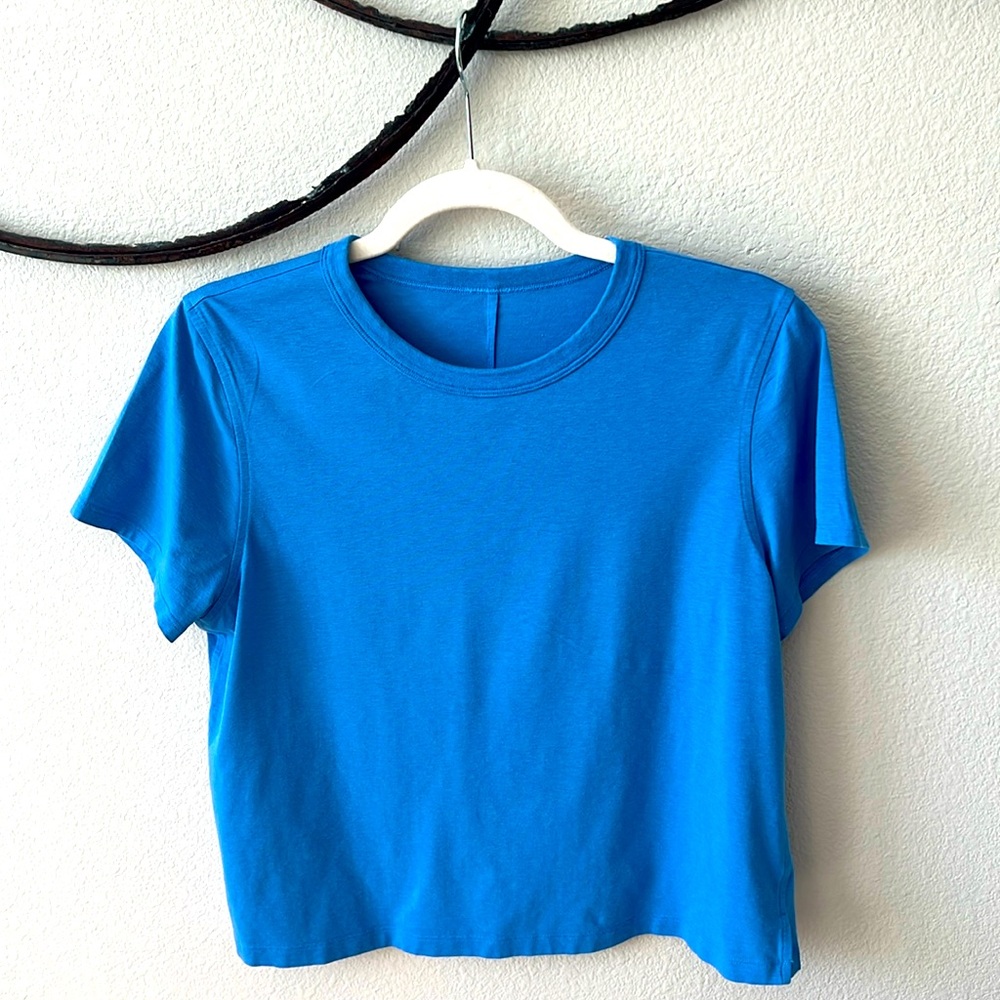 Lululemon cropped shirt